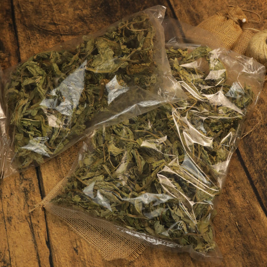 Evelik Otu: Doğanın Şifa Kaynağı ve Sofralardaki Lezzet